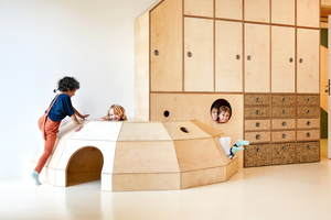  Bewegungsimpulse geben, Rückzug ermöglichen: Multifunktionelle Möbel erlauben es auch engem Raum, vielfältige Angebote zu machen 