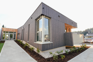  Holz innen, Holz außen und das in Systembauweise – der Kindergarten in Ybbs macht beim Material (so gut wie) keine Kompromisse 