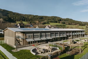  Der Kindergarten Sterntaler erinnert an eine traditionelle Schwarzwaldscheune und wird dementsprechend auch „Kinderscheune“ genannt 