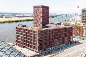  Die Glasfaserbeton-Fassade kombiniert großformatige Flächen mit plastisch ausgeformten 3D-Elementen. 