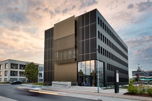  Mit dem neuen OEK II-Gebäude in Würzburg ist auf fünf Stockwerken ein modernes Verwaltungsgebäude entstanden.&nbsp; 