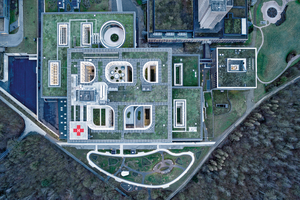  Kantonsspital Baden: Innenhöfe, Dachgärten und umgebender Landschaftsraum bilden ein zusammenhängendes Freiraumsystem 