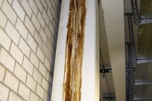  Bild 1: Schadensbild bei einer Stütze im Untergeschoss 
