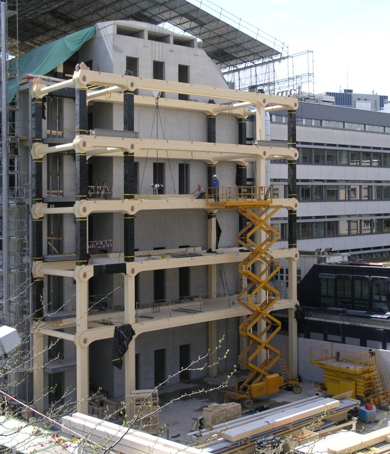 Holzskelettrahmen als Möbel-Tragwerk von Shigeru Ban ...