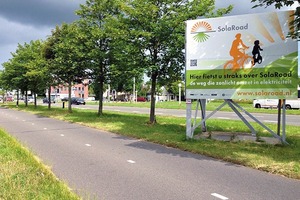  Der Fahrradweg, bevor der gewöhnliche Bodenbelag durch Photovoltaik-Module ersetzt wurde 
