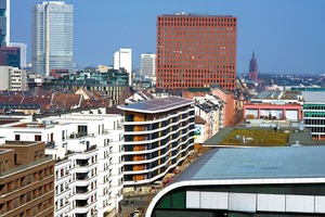  Das Aktiv-Stadthaus liegt an der viel befahrenen Speicherstraße im Frankfurter Gutleutviertel zwischen Main und Hauptbahnhof und ist wie das Grundstück 150 m lang und nur 9 m tief 