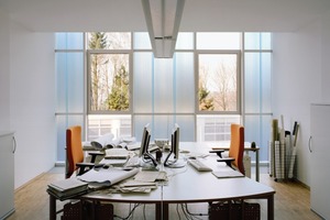 Lichtlenksysteme bringen Tageslicht in die Büros der Obergeschosse 