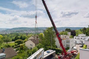  Das Wohnmodul wurde komplett vorgefertigt und innerhalb eines Tages auf der Baustelle montiert  