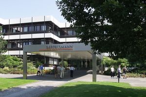  Headquarter eines Globelplayers in der Provinz: Bertelsmann Zentrale in Gütersloh
 