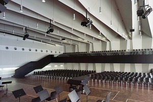  2013 Umbau und Erweiterung des Lessinggymnasiums. Die auch als Aula dienende Turnhalle (60er Jahre) ist konstruktiv sowie ästhetisch der Höhepunkt einer sonst eher anspruchslosen Architektur 