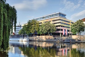  Das „Marrahaus“ am Neckar mit polychromer Fassadenbekleidung 