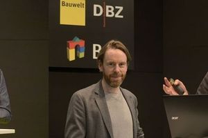  Diébédo Francis Kéré, Marco Hemmerling und Ben van Berkel sprechen über „The Next BIG Thing“auf dem Forum der DBZ Deutsche BauZeitschrift auf der BAU  