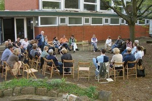   Der Planungs- und Bauprozess der Baugruppe: v.l.n.r. Projektbesprechung, Baustellenführung, Tag der offenen Tür mit Architekt, Gemeinschaftssitzungen 