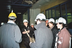  Die Klasse auf Exkur-sion in der Meyer Werft, Papenburg 