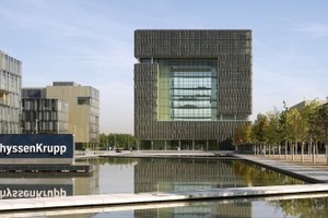  Ziel der Architekten JSWD und Chaix &amp; Morel war es, dem ThyssenKrupp-Quartier ein kompakt und homogen wirkendes Erscheinungsbild zu verleihen 