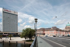  Blick auf Schloss und Mercure-Hotel 