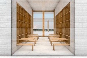  Die Tische und Bänke der Gruppenräume bilden sich aus dem in der Wand eingefassten Regal. Die großen Falttüren aus Holz lassen sich bei Bedarf öffnen, sodass zwei Klassenzimmer miteinander verbunden werden können 