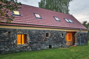  Fenster und Türen des Neubaus sind auf die alten Maueröffnungen ausgerichtet 