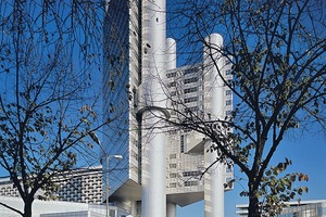 Der HVB Tower vor der Sanierung. Es ist kaum ein Unterschied festzustellen. Denn auch nach der Modernisierung haben die Glaselemente und Aluminiumpaneele der Fassade den gleichen Farbton 