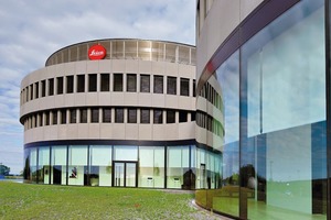  Am neuen Hauptsitz der Leica Camera AG wurden insgesamt 2500 m² Teppichfliesen aus Kräuselvelours mit BTF Rücken verlegt, die Fliesen haben eine Größe von 50x50 cm&nbsp; 