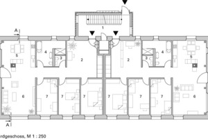  Legende Grundrisse
&nbsp;
1Treppenhaus
2Eingang, Arbeiten
3WC
4Bad
5Küche, Essen
6Wohnen
7Zimmer
8Balkon
&nbsp;
 