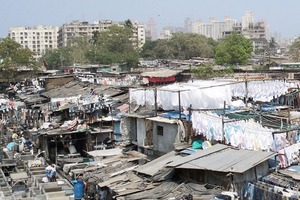  Dharavi: „Slum“ in Mumbai, Indien 