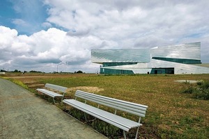  Hinterm Spiegelkleid eine Ausstellungs- und Forschungslandschaft 