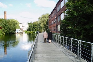  Hamburg: Ein neuer Steg komplettiert die Wegeverbindung am Veringkanal in Hamburg-Wilhelmsburg und erschließt den Kanal erstmalig als Ganzes zu Naherholungszwecken 