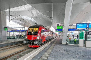  Neuer Bahnsteig mit Rautendach-Untersicht 