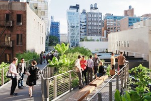  Falcone Flyover, der Weg liegt 2,5m über der Highline. Er windet sich durch ein Blätterdach zwischen der 25 Straße West und der 27 Straße&nbsp; Richtung Süden 