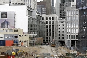  Baustelle für einen Turm, der gerade verkauft wurde aber noch nicht gebaut ist 