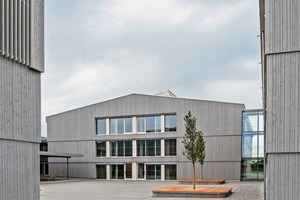  Die anspruchsvolle Kombination einer pädagogisch wirksamen Architektur mit Plusenergiekonzept in Holzbauweise bedingte von Anfang an ein interdisziplinär besetztes Team, das für die Konzeption einen integralen Planungsansatz wählte, bei dem bereits zu Beginn der Planungsphase Experten aus allen beteiligten Bereichen, vom Holzbauer bis zum Pädagogen, in die Entwicklung der Lösungen eingebunden wurden 