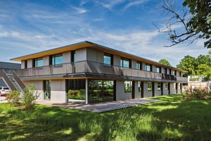  Nachhaltig, energieeffizient, weitestgehend aus Naturmaterialien errichtet und geplant von lattkearchitekten: Der großflächig verglaste Holzbau ist ein Baustein auf den Konversionsflächen Sheridan-Park in Augsburg 