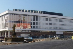  Nord-Ansicht Kulturpalast (r.: das Johanneum, Rekonstruktion 1954-68) 