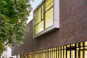  Eingebunden und dennoch selbstbewusst steht der Neubau des Fachbereichs Design von Glass Kramer Löbbert Architekten auf dem Leonardo Campus in Münster 