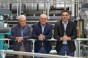  Team 1, und Gewinnerteam der TU Dresden (v.l.): Prof. Dr.-Ing. habil. Peter Offermann, Prof. Dr.-Ing. Manfred Curbach, Prof. Dr.-Ing. habil. Dipl.-Wirt. Ing. Chokri Cherif  