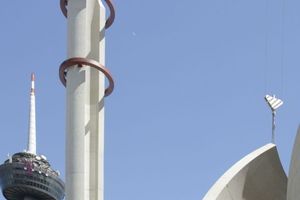  Moschee in Köln-Ehrenfeld: Ansicht mit Fernsehturm 