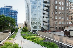  Ein Spazierweg in West Chelsea der an alter wie neuer Bebauung vorbeiführt , zwischen der 24. Straße West und der 25.West mit Blick nach Süden/thehighline.org 