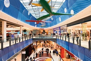  Loop 5 ist eines der ersten themenbezogenen Shopping Malls in Deutschland. Das Design des Interieurs stand ganz unter dem Motto „Luftfahrt“ 