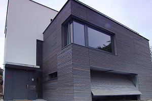  Ein Haus mit Flachdach 