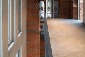  Süd-Ansicht Apostelkirche mit dem Anbau hinter Corten-Fassadentafeln 