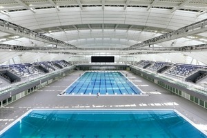  Im Natatorium sind zwei Schwimmbecken mit Standardgröße, ein Sprung- und ein Freizeitbecken hinter einander angeordnet 