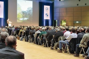  1 000 Architekten und Bauingenieure lauschen zu einem Thema: Stahl 