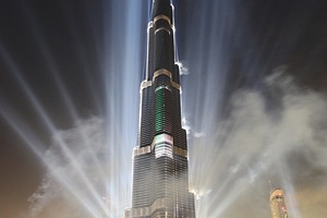  Pompöses Lichtspektakel zur Eröffnung am 4. Januar 2010: Der Burj Chalifa lässt sich feiern 