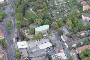  In einem zweiten Bauabschnitt soll ein 4-geschossiger Wohnungsbau entstehen. Er wird entlang der Straße stehen, der die Anlage der Kindertagesstätte zur Hauptverkehrsstraße abschirmt 