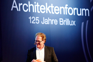  Burkhard Fröhlich, Chefredakteur der Architekturzeitschrift DBZ Deutsche BauZeitschrift, moderierte das Architektenforum  