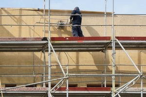  Alle Kanten wurden von Hand schariert, die Ankerlöcher wurden ausgemörtelt und nachträglich gestockt 