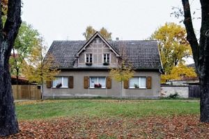  Mitten im Ensemble- und Einzelobjektdenkmalschutz gelegen, ist das Vorderhaus ein typisches Wohnhaus für die „Waldgartenkulturgemeinde Schöneiche“ 