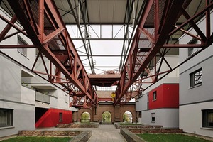  In die Halle wurde ein viergeschossiger Baukörper eingestellt 