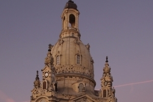  Malerisch schön: die Frauenkirche im Abendlicht 